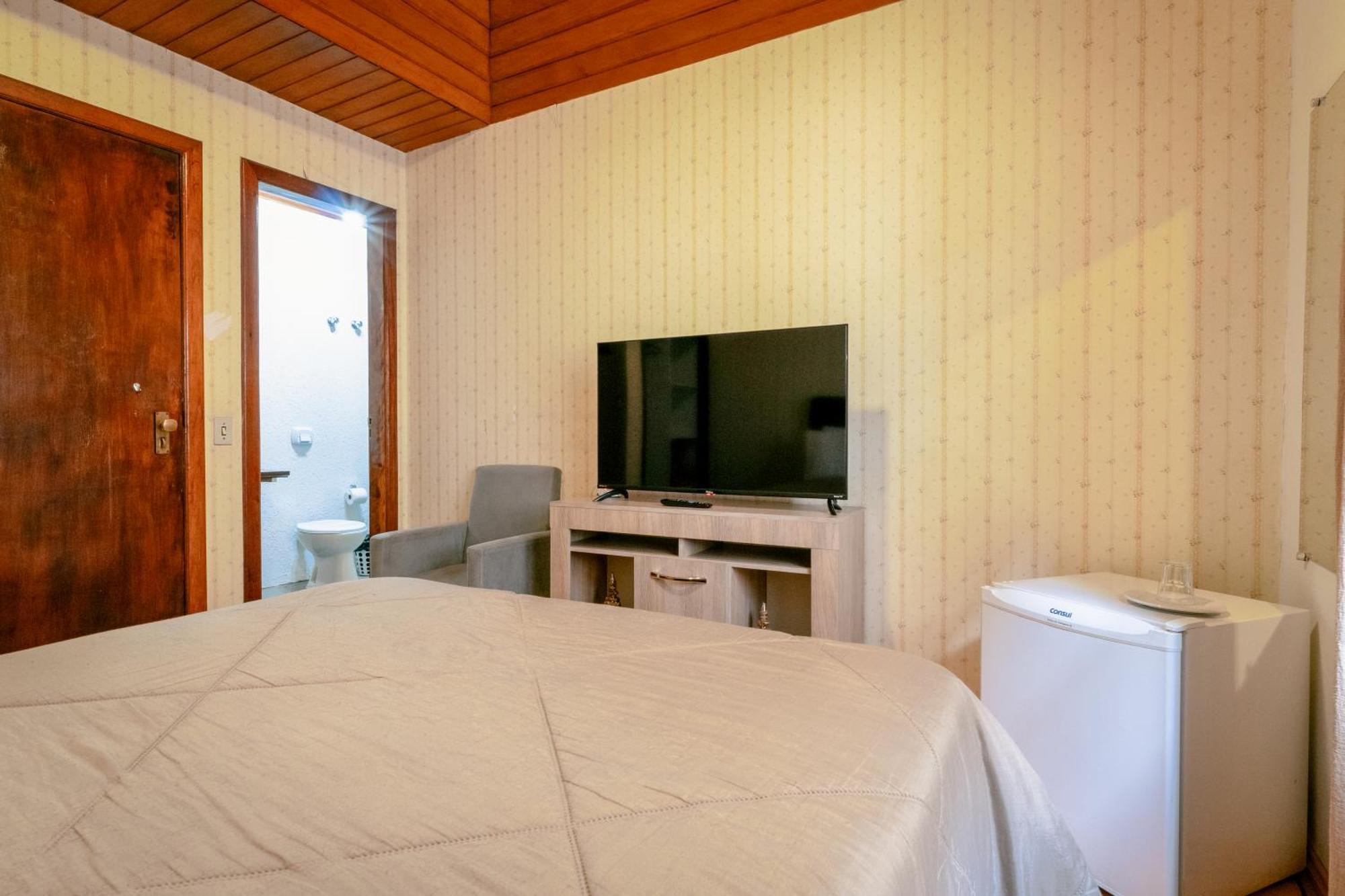 Hotel Geneve - 2Km Do Capivari Campos do Jordão Room photo
